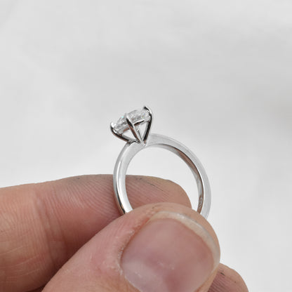 Oval Solitaire